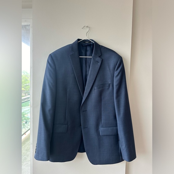 DKNY Men’s Modern Fit 100% Wool Suit - Picture 1 of 7